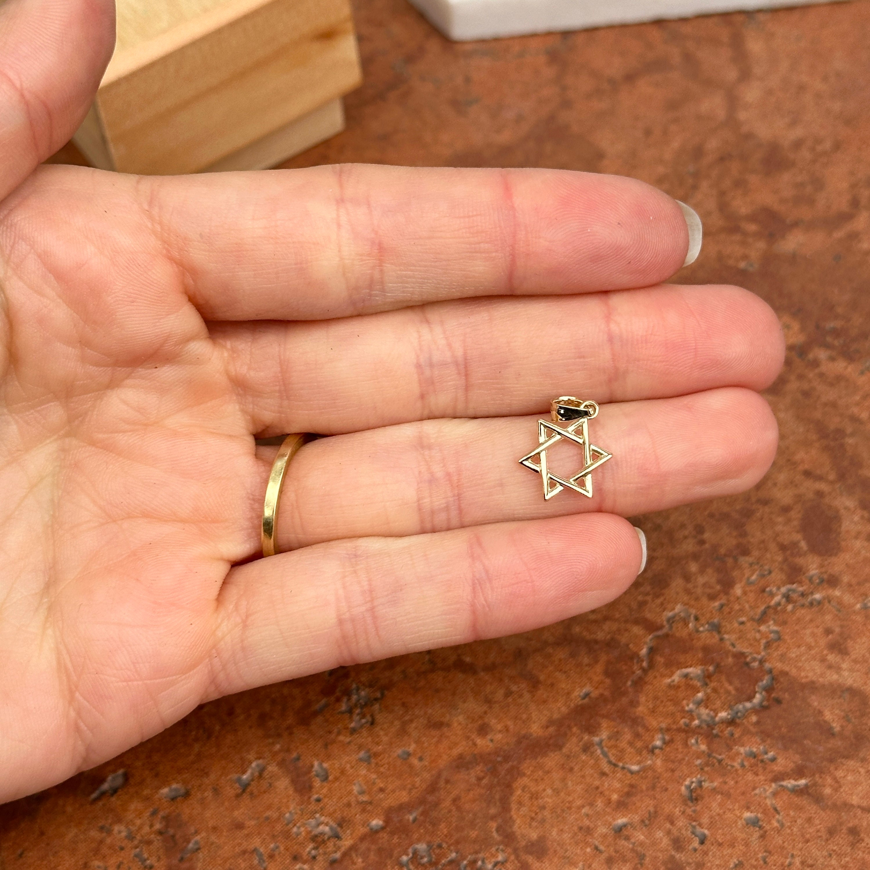 Winziger 14K Massiv-Gelbgold Stern Charm – Perfekter Anhänger Für Jede Halskette | 8,5x3 Mm, Fein Gearbeitet