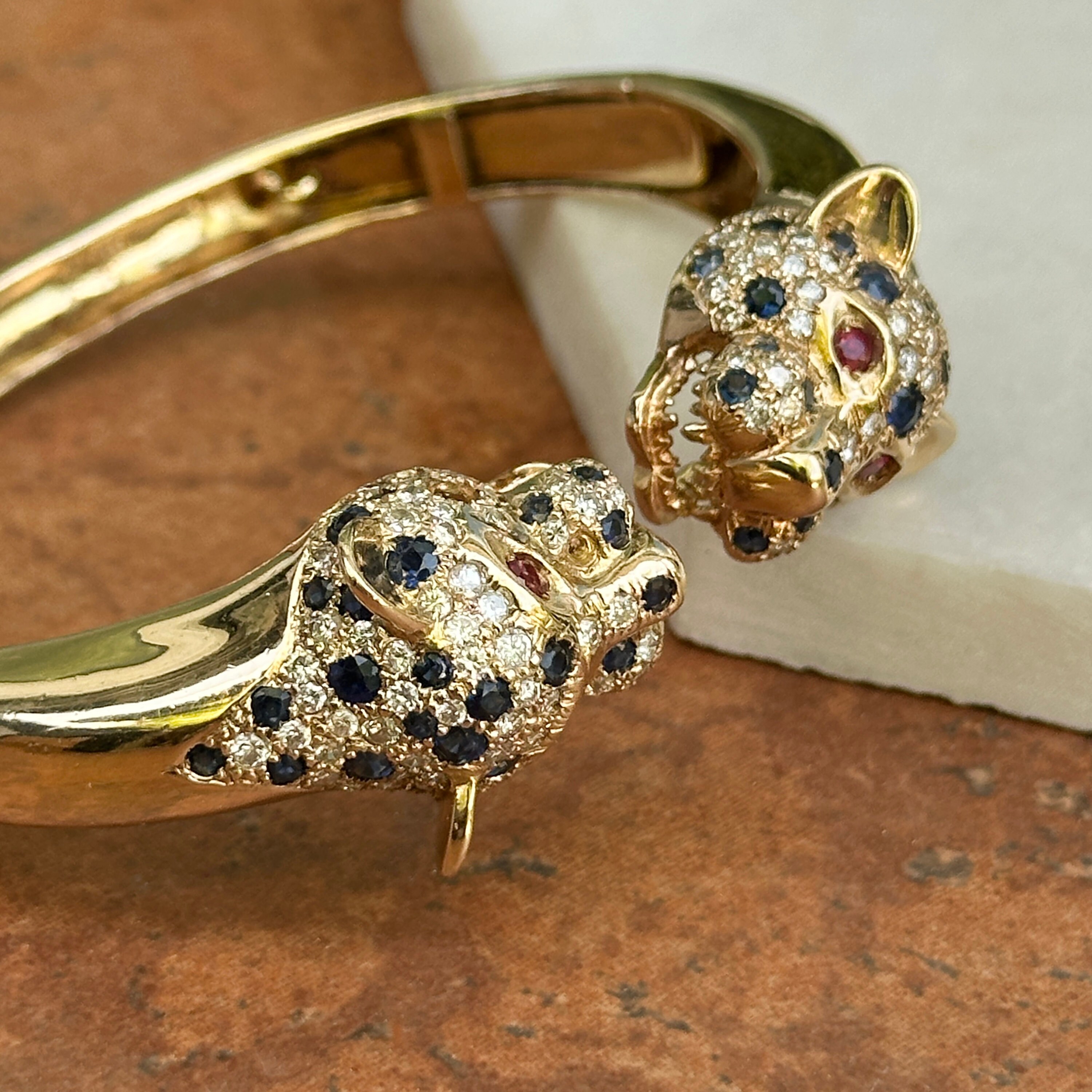Liberty Bangle 203Jewelry フェザーモチーフ 18K Solid Gold, CZ Diamond And CZ Sapphire Leopard Bangle