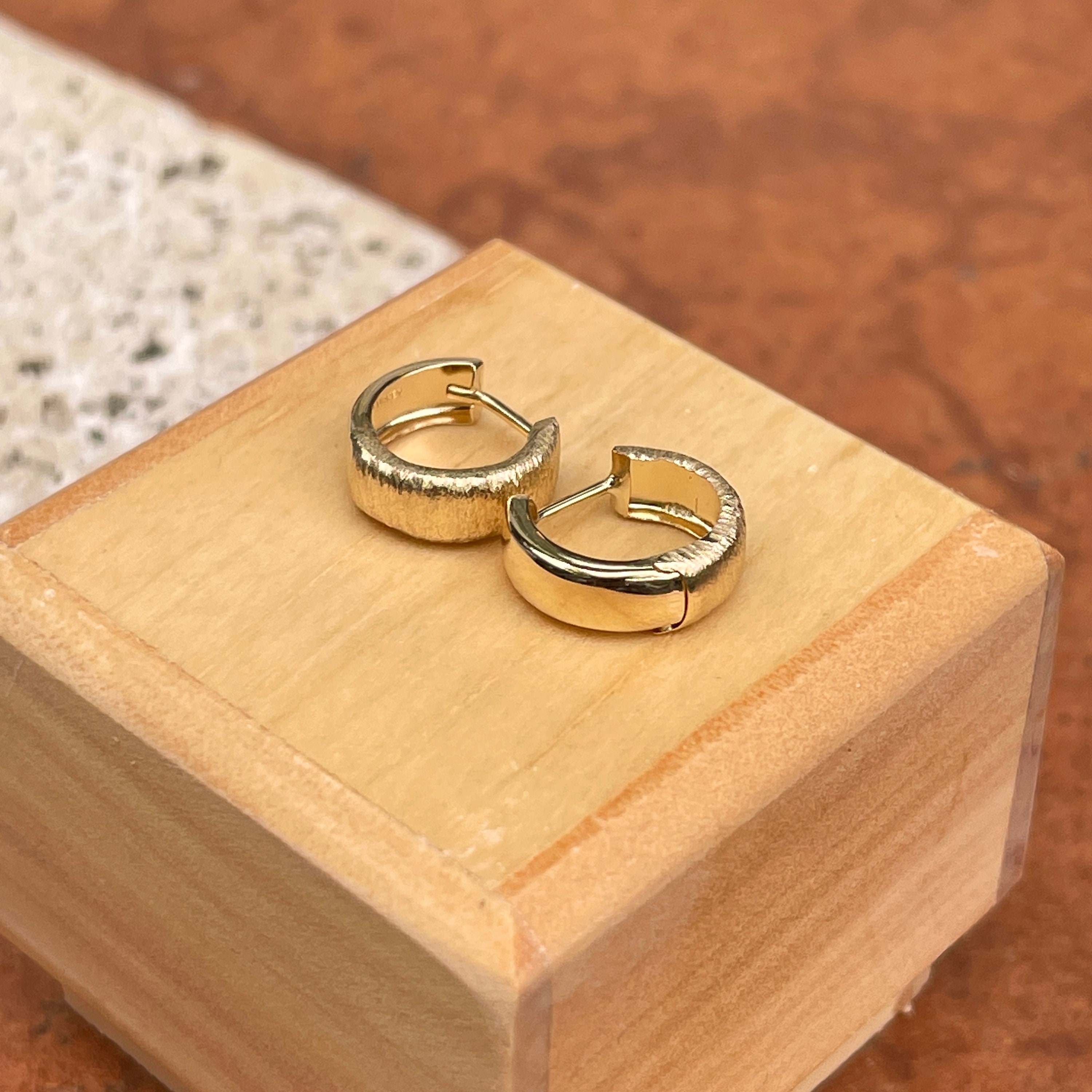 Orecchini a cerchio Huggie in oro 18 kt da 12 mm