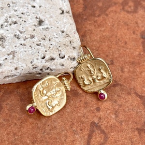 Estate Vintage 14KT gult guld polerat italienskt intaglio Trevi rundade fyrkantiga hävarmsörhängen med cabochon rubin