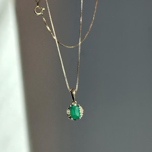 Vintage 14KT Yellow Gold Emerald-Cut Faceted Emerald Pendant with Diamonds and Box Chain 18”