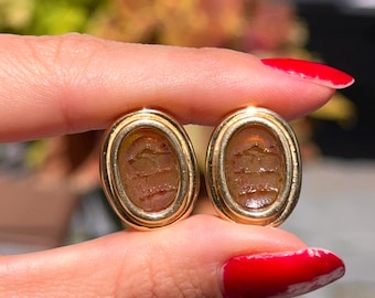 Nachlass Vintage 14KT Gelbgold etruskische byzantinische Bernsteinfarbe Ventian Glasintaglio Einzigartige Clip Back Ohrringe Drei Grazien Bezeled