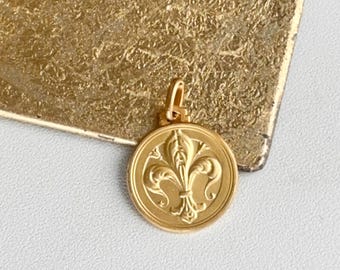 14KT Yellow Gold Fleur de Lis Round Matte Medal Pendant 18mm