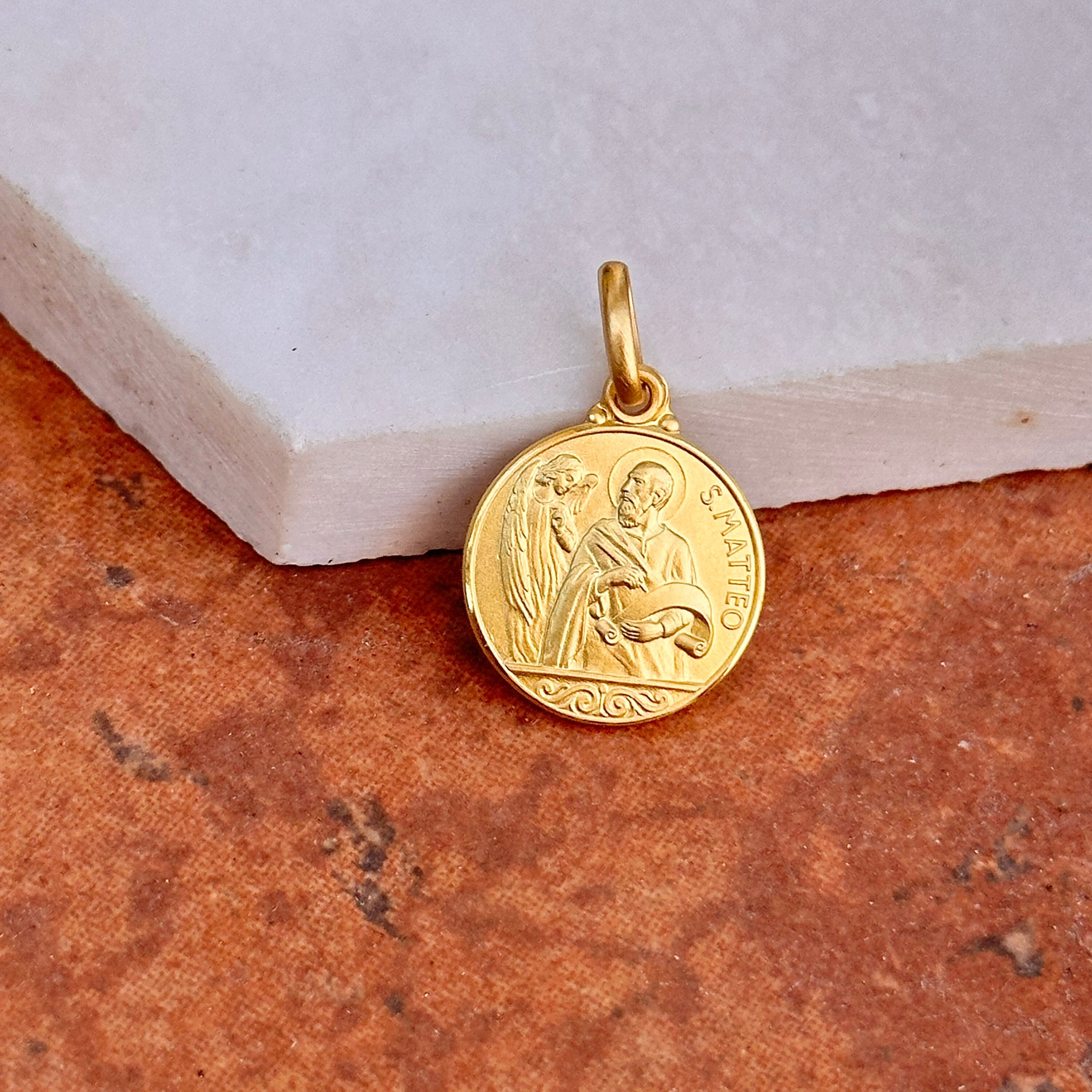 **聖マタイ（Saint Matthew）**のメダイ 14KT Yellow Gold Solid Matte St Matthew Matteo Patron Saint of