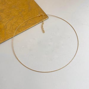 14KT Gelbgold texturierte 0,75 mm dünne Zopfmuster-Draht-Rundhalskette Einstellbare Länge 16 &quot;~ 18&quot; Diamantschliff