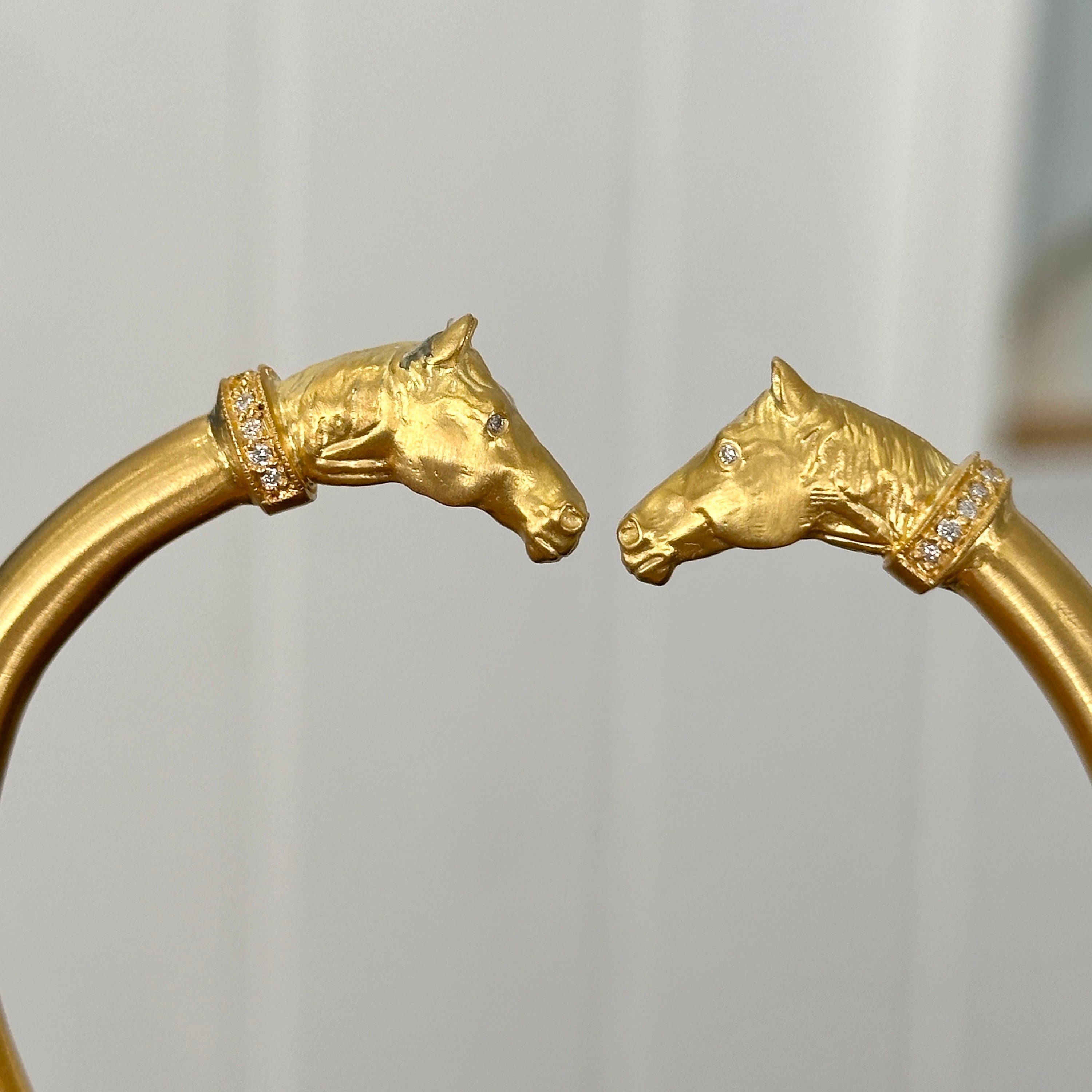 Vintage 14KT Yellow Gold Horse Head End Caps Cuff Bangle Bracelet