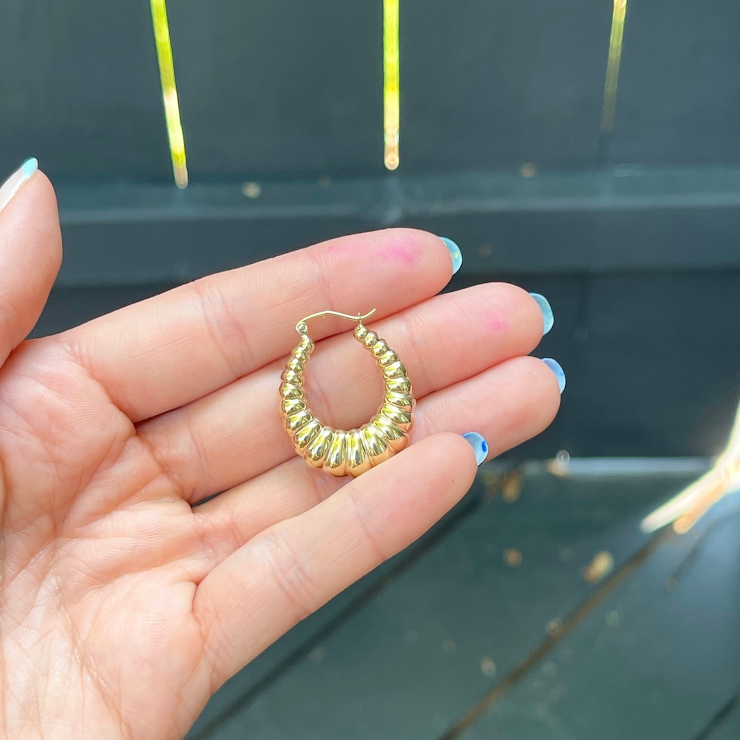 Gold scalloped hoop earrings outlet