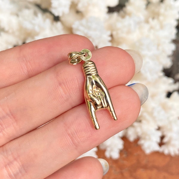 14KT Yellow Gold 3D Italian Mano Cornuto Hand Symbol Good Luck Pendant Charm NEW 30MM