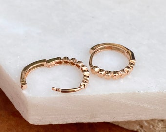 Orecchini A Cerchio Huggie In Argento 925 Placcato Oro Rosa Con Diamanti Simulati 1,50 Ct &ndash; V_touchjewelry
