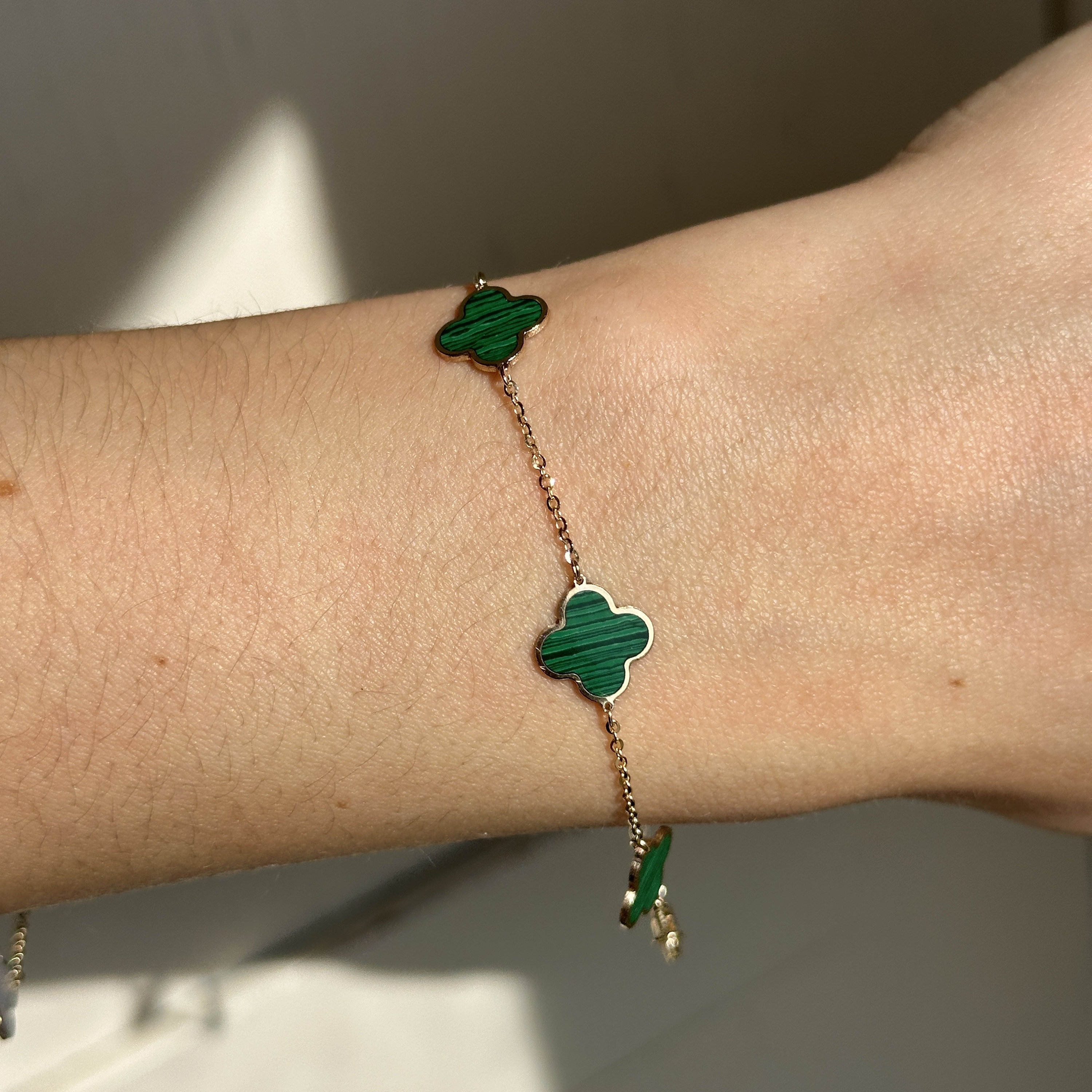 14KT Yellow Gold Genuine 10mm Green Malachite Clover Station