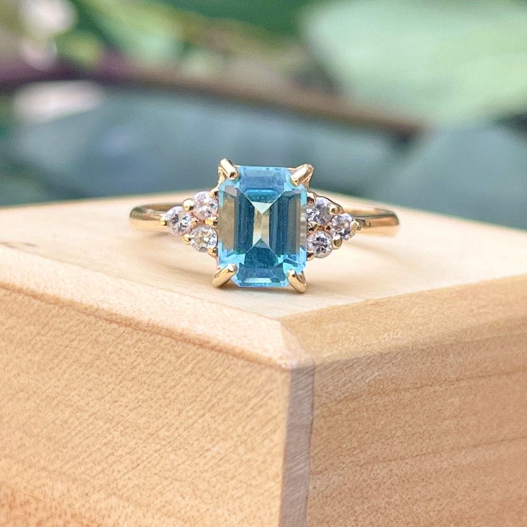 Buy Estate Vintage 14KT Yellow Gold Emerald-cut Blue Topaz Round Diamond  Accent Ring Size Online in India