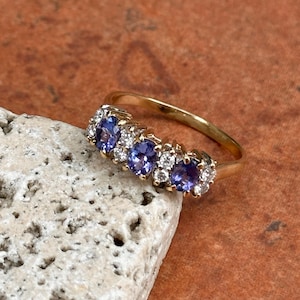 Estate 14KT Yellow Gold Oval Tanzanite and Round Diamond Band Ring Size 10.5