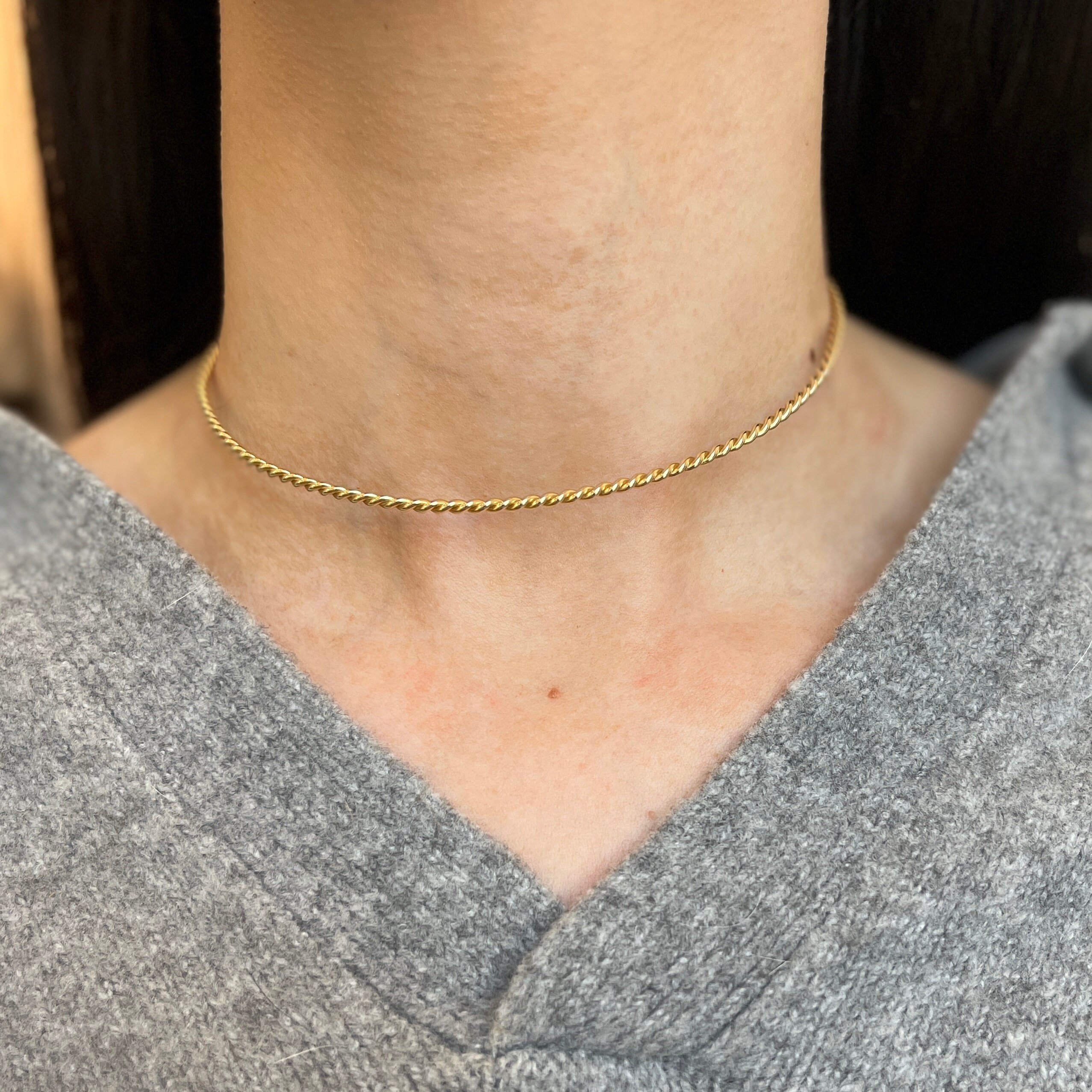 Estate 14KT Yellow Gold Solid 1.5MM Hard Stiff Round Twisted Estate 14KT Yellow Gold Solid 1.5MM Hard Stiff Round Twisted