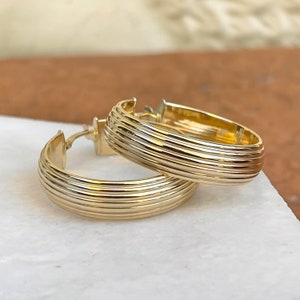 14KT Gelbgold gerippt gesäumt Design Gold glänzend 7mm breit große runde klobige Creolen NEU 31 mm
