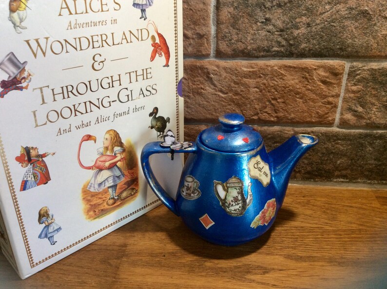 Alice au pays des merveilles théière peinte à la main en | Etsy