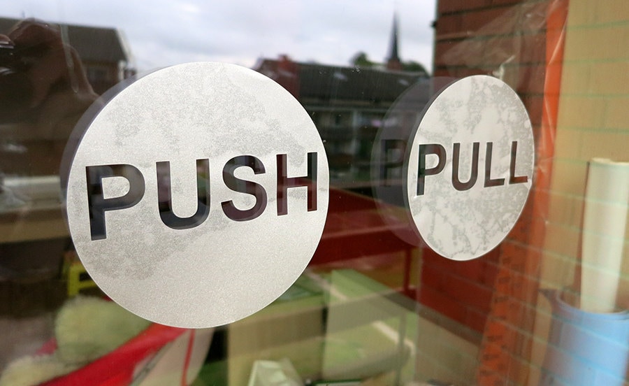Gefrostete Push / Pull-Vinyl-Aufkleber.