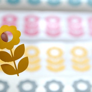 20 x flower vinyl decals/stickers.Mid Century Retro Flower Decal.