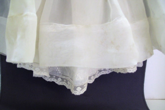 Vintage Little Girls White Dress  and Lacy Pettic… - image 4