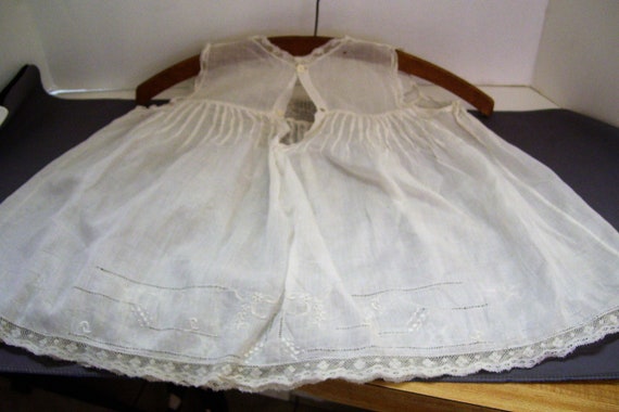 Vintage Little Girls White Dress  and Lacy Pettic… - image 10