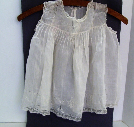 Vintage Little Girls White Dress  and Lacy Pettic… - image 7