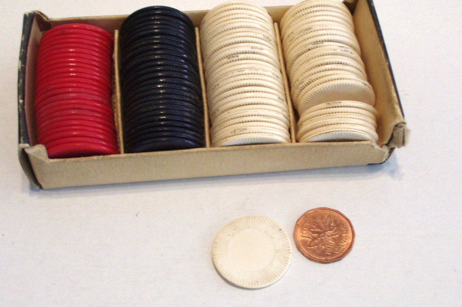 Vintage 100 Plastic Poker Chips Used Crafts Games Original Box Etsy
