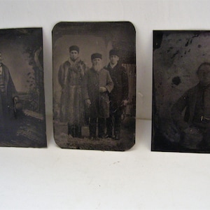 3 photographies anciennes d'hommes en tenue d'hiver, style victorien des années 1880, mode homme victorienne