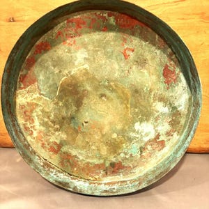 Grand plateau rond en cuivre antique de 30,5 cm (12 po.) grande soucoupe pour plantes, décor rustique patiné verdi gris