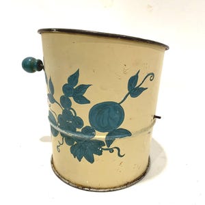 Vintage Country Kitchen Tin Flour Sifter Hand Painted with Wooden Knob - Retro