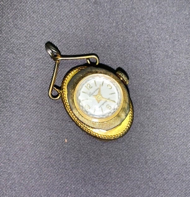 Collier Pendentif Montre Camée Noir - Mouvement à Quartz - Fabrication Suisse Marque Lucerne - Occasion Excellent état