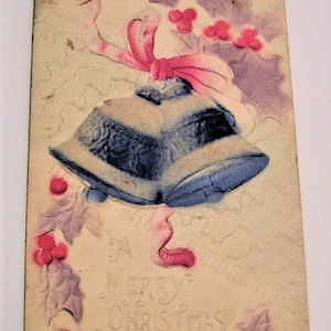 Carte postale de Noël vintage gaufrée clochettes bleues et feuilles de houx - teintée à la main