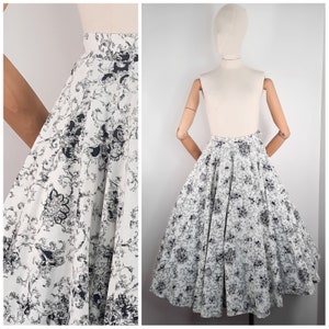 Vintage 50&#39;s White & Black Floral Full Circle Skirt by &#39;St. Michael&#39; Sz XXXS 1950s