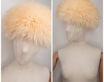 Chapeau d'hiver chaud et confortable en peau de mouton retournée crème vintage des années 70