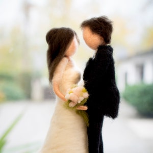 Needle Felted Bride And Groom figurine - Wedding figurines - Personalized wedding cake topper - Parents wedding gift