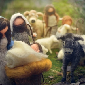 Needle Felted NATIVITY SETS, Holy family and sheep, Size 4.7, Different sets image 7