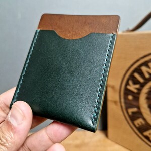 Portacarte in pelle sottile, colore verde scuro e marrone noce, regalo per lui, portafoglio per la festa del papà, portafoglio in pelle minimalista, pelle Kingsley