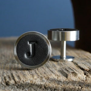 Gemelos de cuero personalizados, gemelos negros clásicos, gemelos para padrinos de boda, regalo del tercer aniversario, gemelos de boda hechos a mano, día del padre