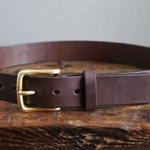 Handgemaakte bruine leren riem: Engels hoofdstelleer, messing gesp