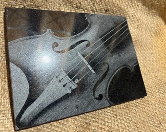 Placa de granito negro grabada con láser y con diseño de violín, hecha a mano - 6x8 pulgadas. Regalo para profesores de música, decoración para violinistas, premio MasterStone para músicos profesionales.