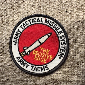 Vintage ATACMS ARMY z lat 90. XX wieku – haftowana pamiątka z czasów Pustynnej Burzy