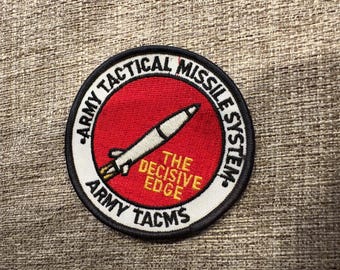Naszywka Armii TACMS z lat 90. XX wieku – „Decydująca krawędź” – oryginalna haftowana naszywka z czasów Pustynnej Burzy z systemem rakietowym ATACMS