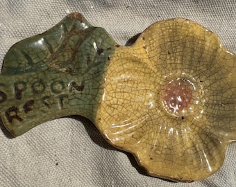 Posacucharas de cerámica vintage con forma de flor - Esmalte amarillo y verde con craquelado - Decoración rústica de cocina de granja - Soporte para utensilios de cerámica pintado a mano