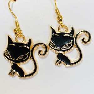 Spooky Black Cat Earrings - Witchy Jewelry - Cat Lovers Halloween Earrings - Spooky Season - Gift for Cat Mom - Black Cat Lover Gift - Funky