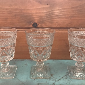 Vintage set of 3 clear glass Park Lane wine/water goblets with thumbprint and diamond design and square base