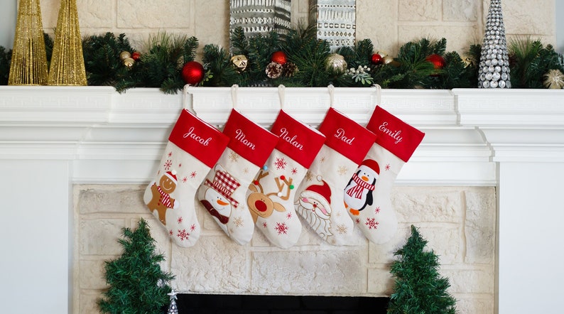 Bas de Noël décoratifs pour les fêtes, décoration de Noël pour chien, chaussettes personnalisées, Noël de la ferme, maison rouge image 2