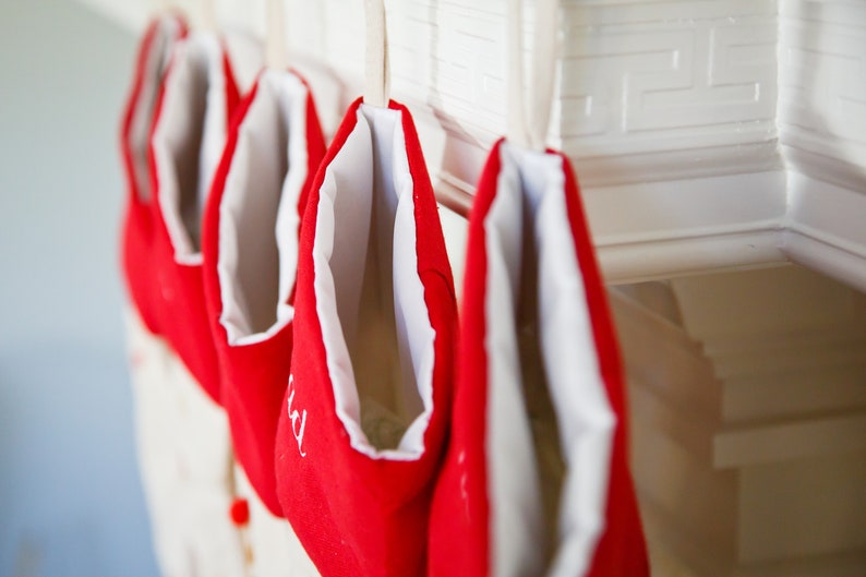 Bas de Noël décoratifs pour les fêtes, décoration de Noël pour chien, chaussettes personnalisées, Noël de la ferme, maison rouge image 6