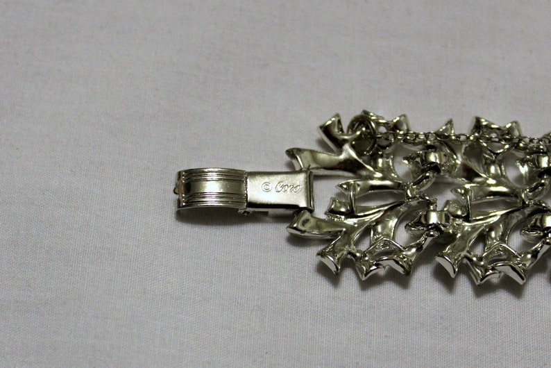 Vintage CORO Silvertone Chunky Link Bracelet with Interlocking Ribbon Flourishes