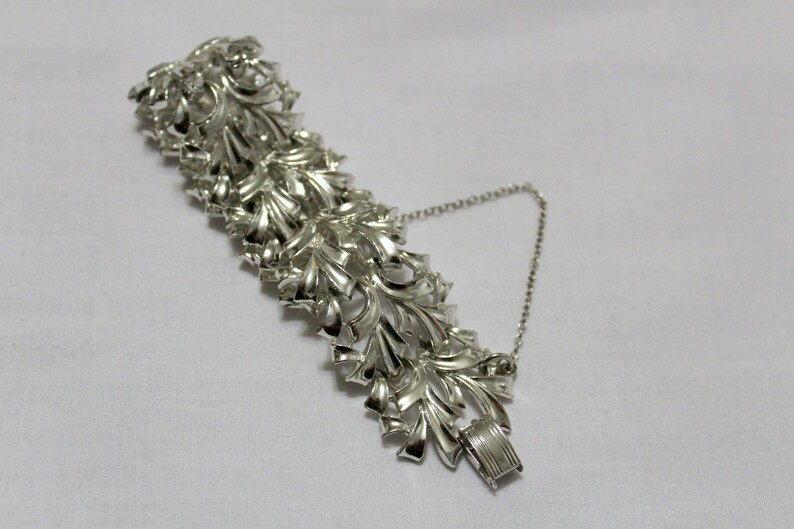 Vintage CORO Silvertone Chunky Link Bracelet with Interlocking Ribbon Flourishes