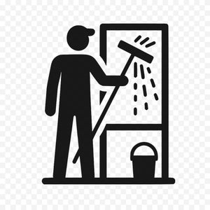 Op de afbeelding: Een zwart-wit pictogram toont een persoon die een raam schoonmaakt met een raamtrekker. De persoon draagt een pet en staat naast een raamkozijn. Een emmer staat onderaan het frame. De afbeelding staat voor schoonmaak en onderhoud.