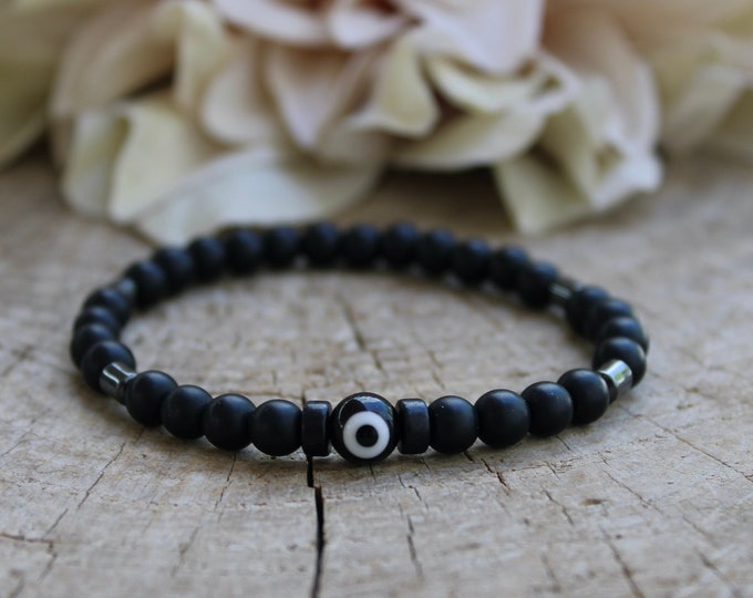 Mens evil eye bracelet. Black beaded evil eye bracelet. Stone bracelet. Gift for him. Mens stretch bracelet. Protection bracelet. 6mm beads