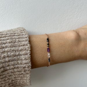 Empath Protection Armband: Svart turmalin, ametist, klar kvarts, hematit och pyrit. Pärlarmband. Guld-, silver- och roséguldkedja.